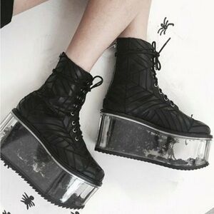 MAJAR ISO DOLLS KILL/ DOLLY BEA HARLOT WEB BOOT PLATFORMS SIZE 6